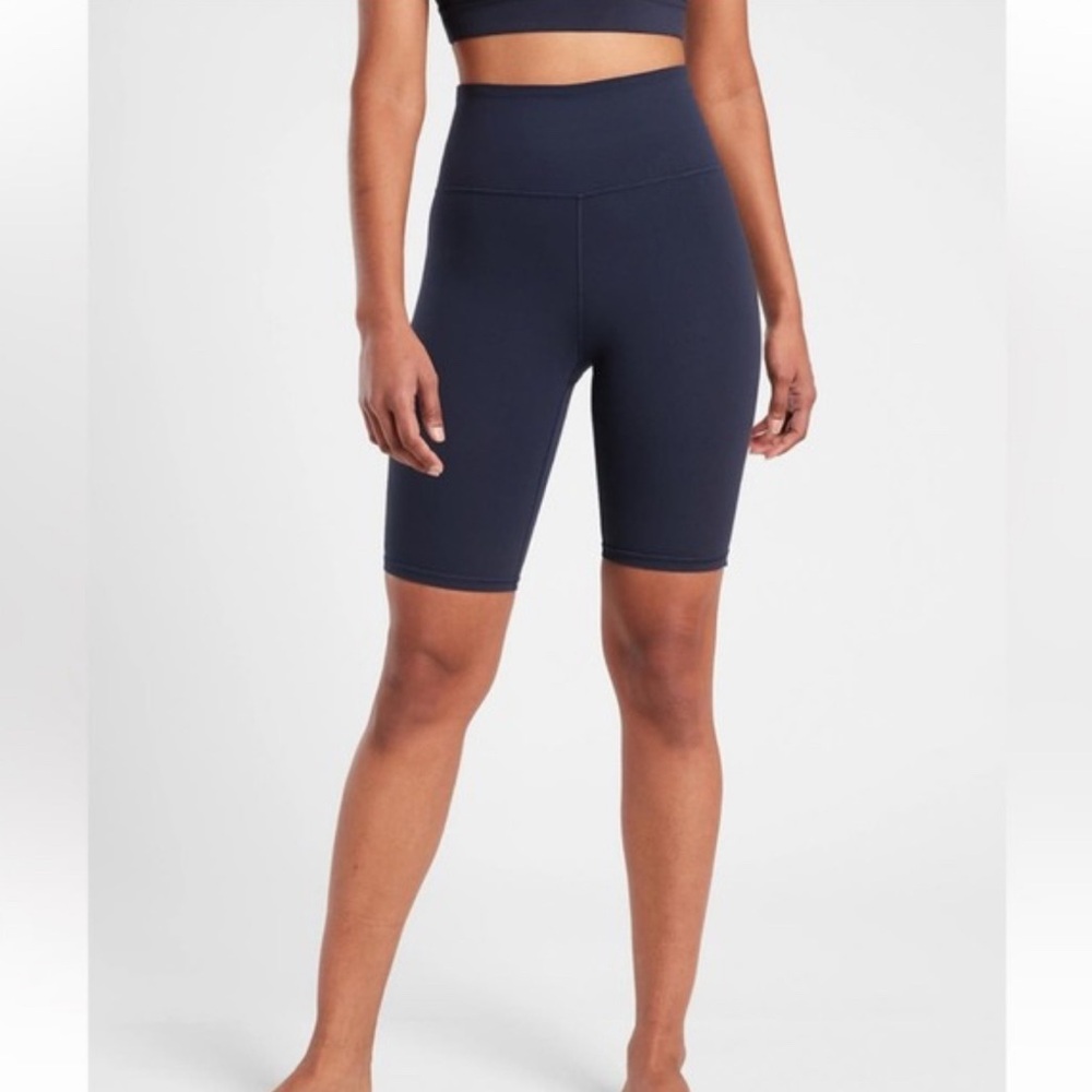 Athleta Elation 9” Short in Midnight Blue Small